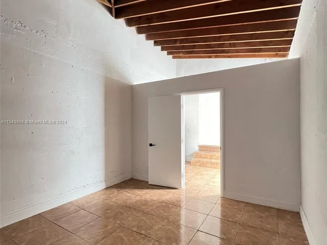 840 NE 147th St, North Miami FL 33161