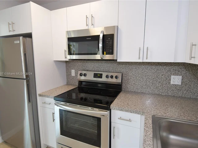 1398 NW 61st St # 4, Miami FL 33142