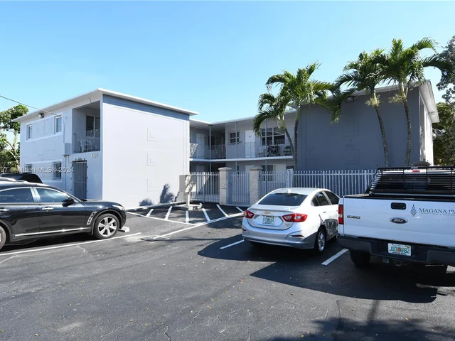 1398 NW 61st St # 4, Miami FL 33142
