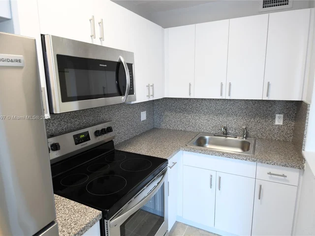 1398 NW 61st St # 4, Miami FL 33142