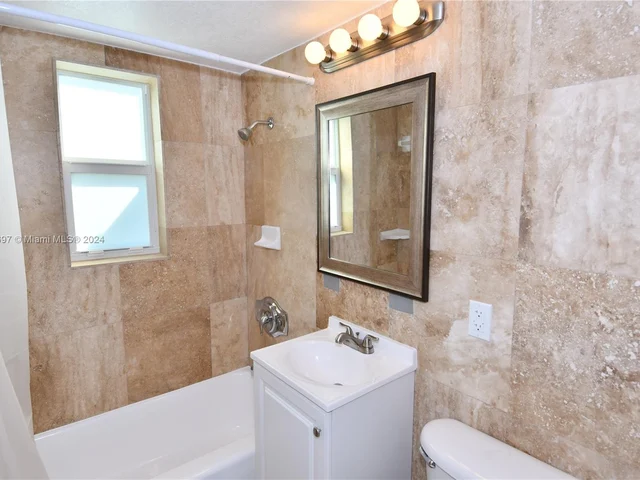 1398 NW 61st St # 4, Miami FL 33142