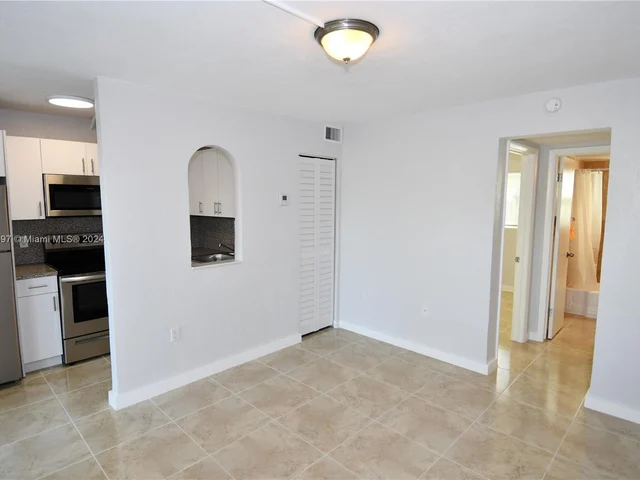 1398 NW 61st St # 4, Miami FL 33142