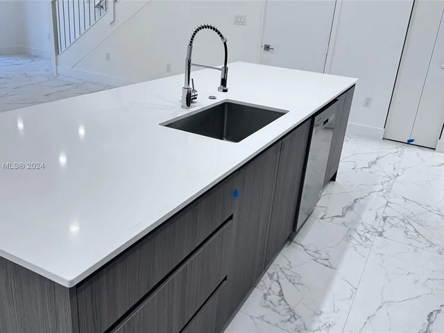 4218 NE 7th Ter # 4, Oakland Park FL 33334