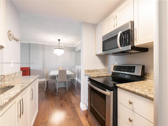 10275 Collins Ave # 334, Bal Harbour FL 33154