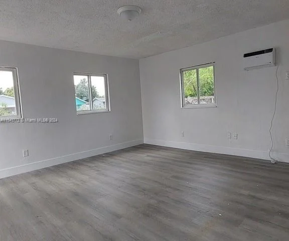 2927 NW 60th St # 2925, Miami FL 33142