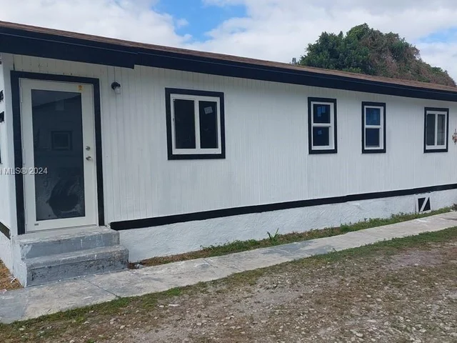 2927 NW 60th St # 2925, Miami FL 33142