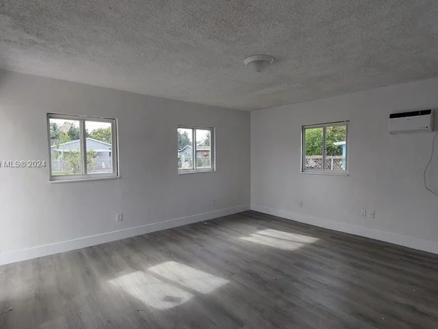 2927 NW 60th St # 2925, Miami FL 33142