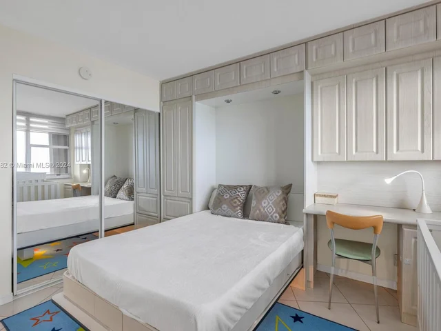 3180 S Ocean Dr # 1512, Hallandale Beach FL 33009