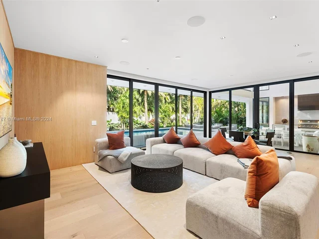 128 Ocean Blvd, Golden Beach FL 33160