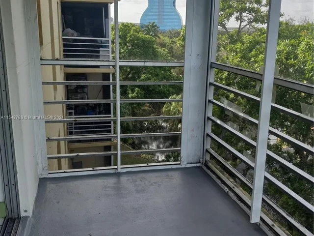 4121 Stirling Rd # 509, Dania Beach FL 33314