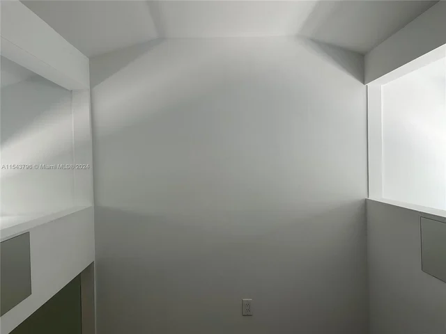 328 Euclid Ave # 103, Miami Beach FL 33139