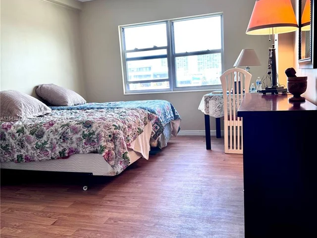 400 Kings Point Dr # 524, Sunny Isles Beach FL 33160