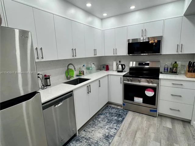 400 Kings Point Dr # 524, Sunny Isles Beach FL 33160