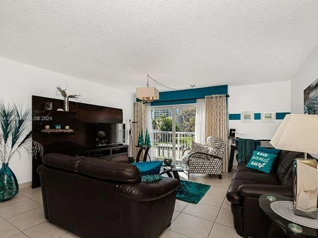 17800 Atlantic Blvd # 203, Sunny Isles Beach FL 33160