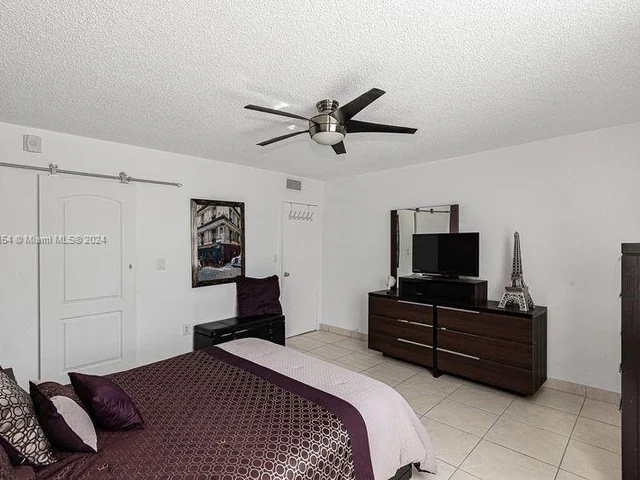 17800 Atlantic Blvd # 203, Sunny Isles Beach FL 33160