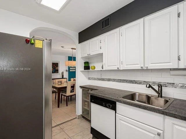 17800 Atlantic Blvd # 203, Sunny Isles Beach FL 33160