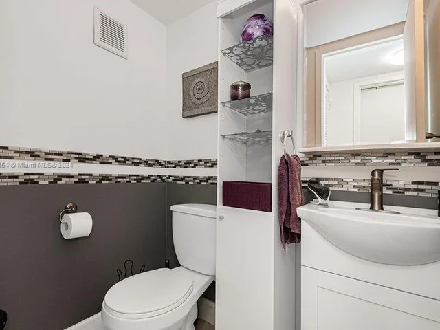 17800 Atlantic Blvd # 203, Sunny Isles Beach FL 33160