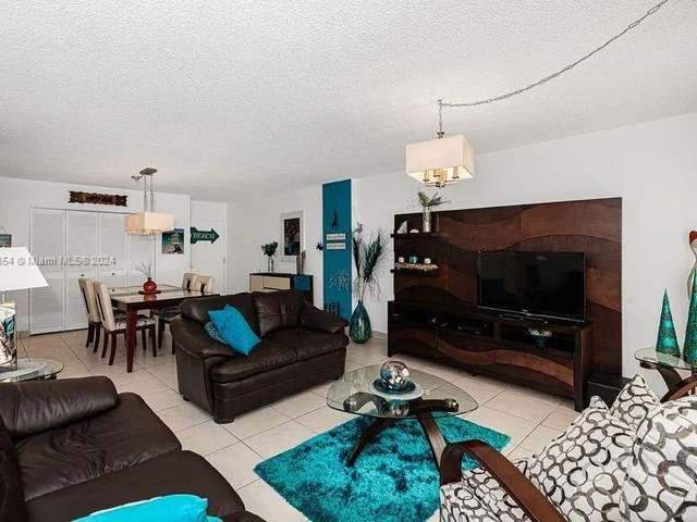 17800 Atlantic Blvd # 203, Sunny Isles Beach FL 33160