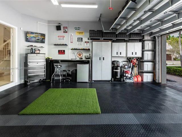 8680 NW 101st Pl, Doral FL 33178