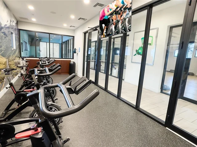 8680 NW 101st Pl, Doral FL 33178