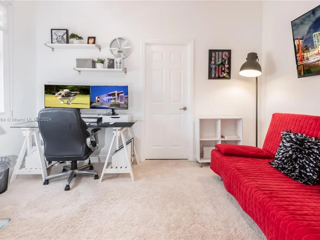 8680 NW 101st Pl, Doral FL 33178