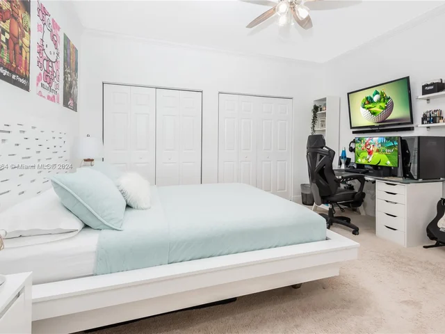 8680 NW 101st Pl, Doral FL 33178