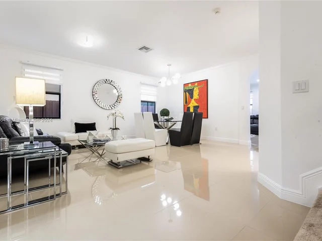 8680 NW 101st Pl, Doral FL 33178