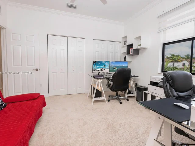 8680 NW 101st Pl, Doral FL 33178