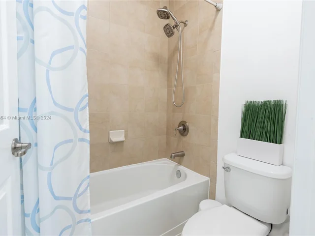 8680 NW 101st Pl, Doral FL 33178