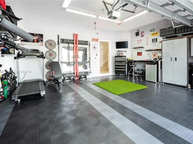 8680 NW 101st Pl, Doral FL 33178