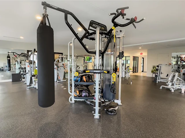 8680 NW 101st Pl, Doral FL 33178