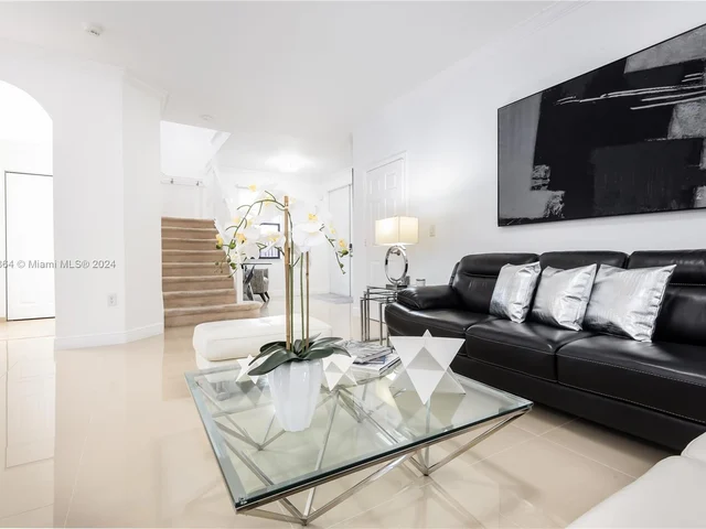 8680 NW 101st Pl, Doral FL 33178