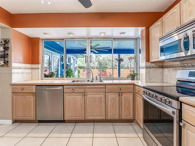 8721 SW 26th Ct, Davie FL 33328