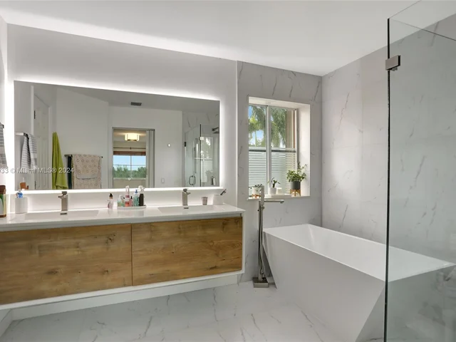 1653 Winterberry Ln # 1653, Weston FL 33327