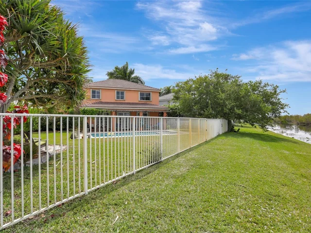 1653 Winterberry Ln # 1653, Weston FL 33327