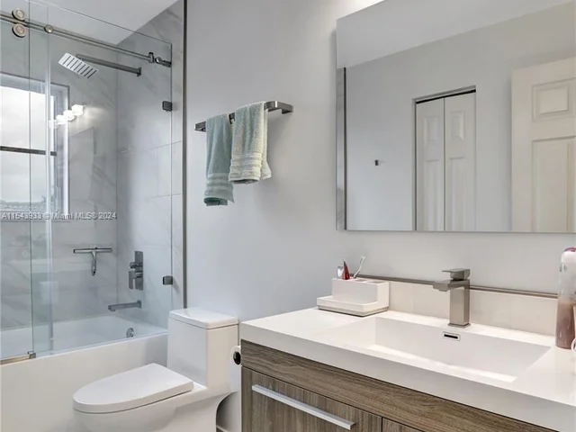 1653 Winterberry Ln # 1653, Weston FL 33327