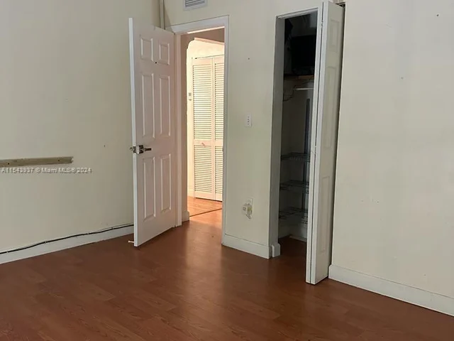 521 NW 48th St, Miami FL 33127