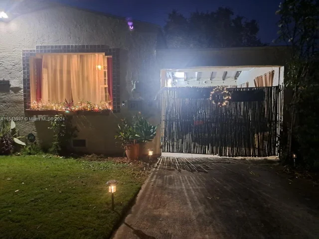 521 NW 48th St, Miami FL 33127