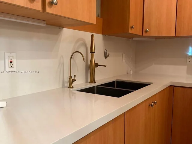 521 NW 48th St, Miami FL 33127