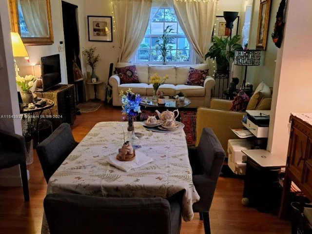 521 NW 48th St, Miami FL 33127