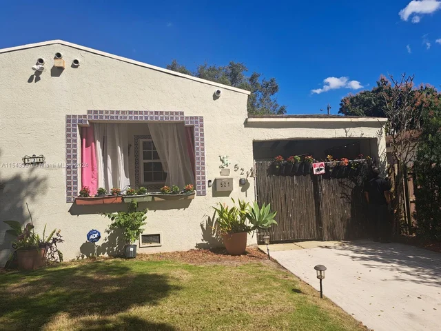 521 NW 48th St, Miami FL 33127