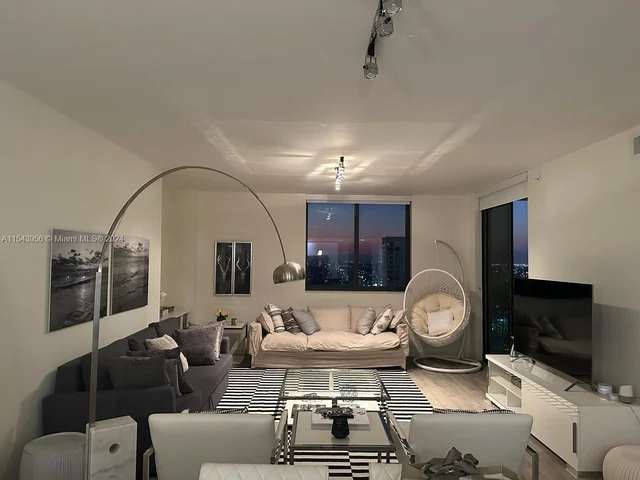 999 SW 1 AVE # 2313, Miami FL 33131