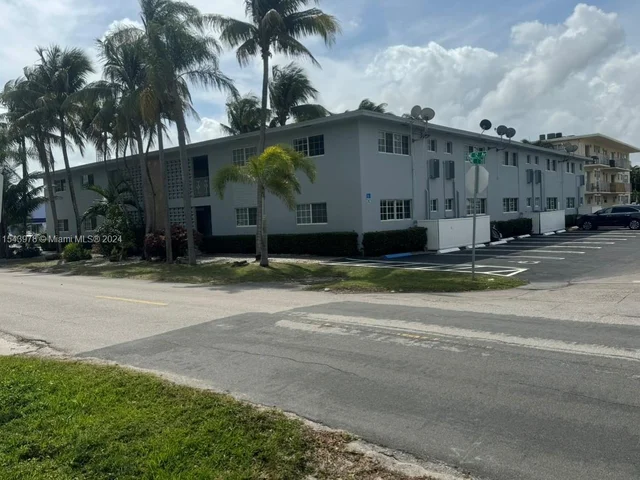 105 NE 12th Ave # 15, Hallandale Beach FL 33009