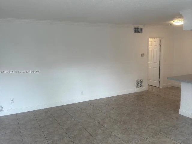 105 NE 12th Ave # 15, Hallandale Beach FL 33009