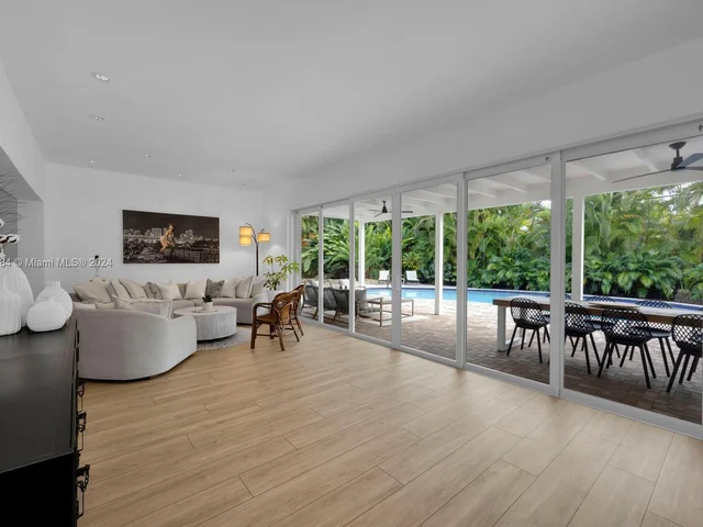 6450 SW 113th St, Pinecrest FL 33156