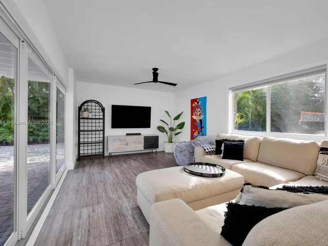 6450 SW 113th St, Pinecrest FL 33156