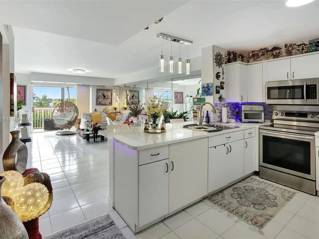 130 S Shore Dr # 5D, Miami Beach FL 33141