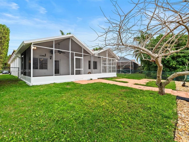 2048 NW 208th Way, Pembroke Pines FL 33029