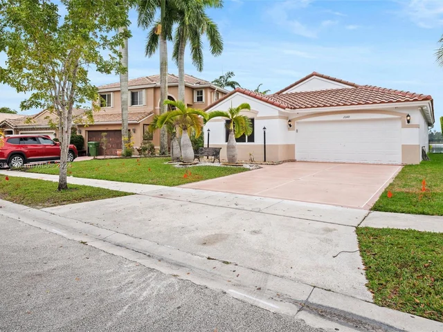 2048 NW 208th Way, Pembroke Pines FL 33029
