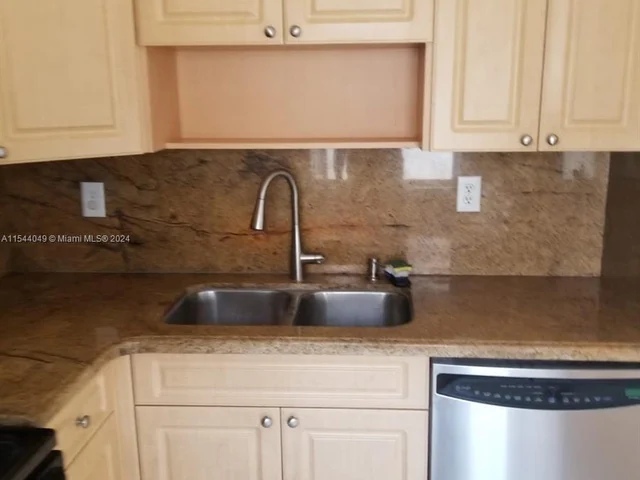 15875 SW 85th St, Miami FL 33193